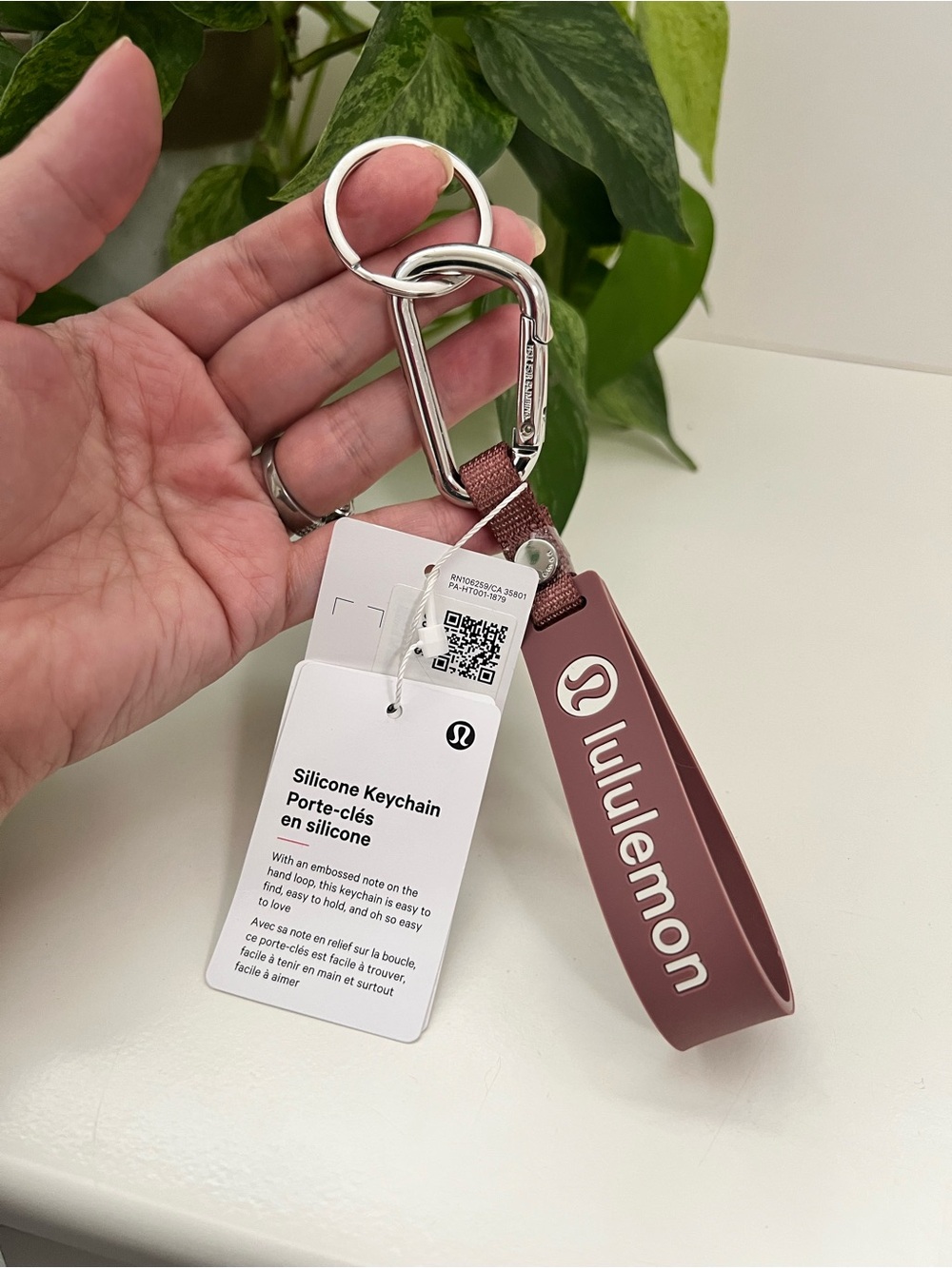 NWT Lululemon Mauve Silicone Keychain - Picture 5 of 6
